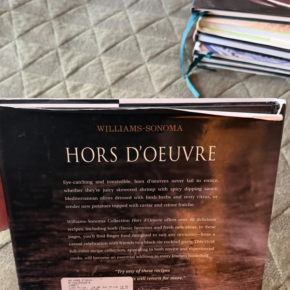 Williams Sonoma Hors D'Oeuvre Guide with Black and Gold Accents